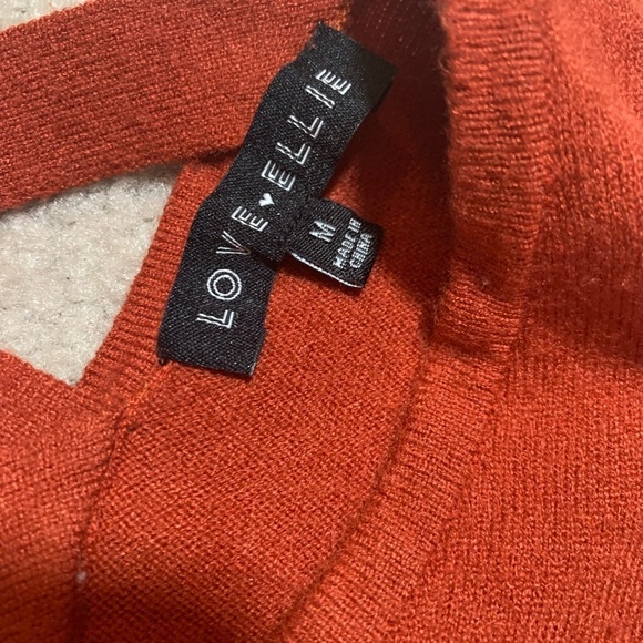 Love Ellie Women’s V-Neck Criss Cross Back Sweater Rust Color Size Medium - Picture 5 of 6